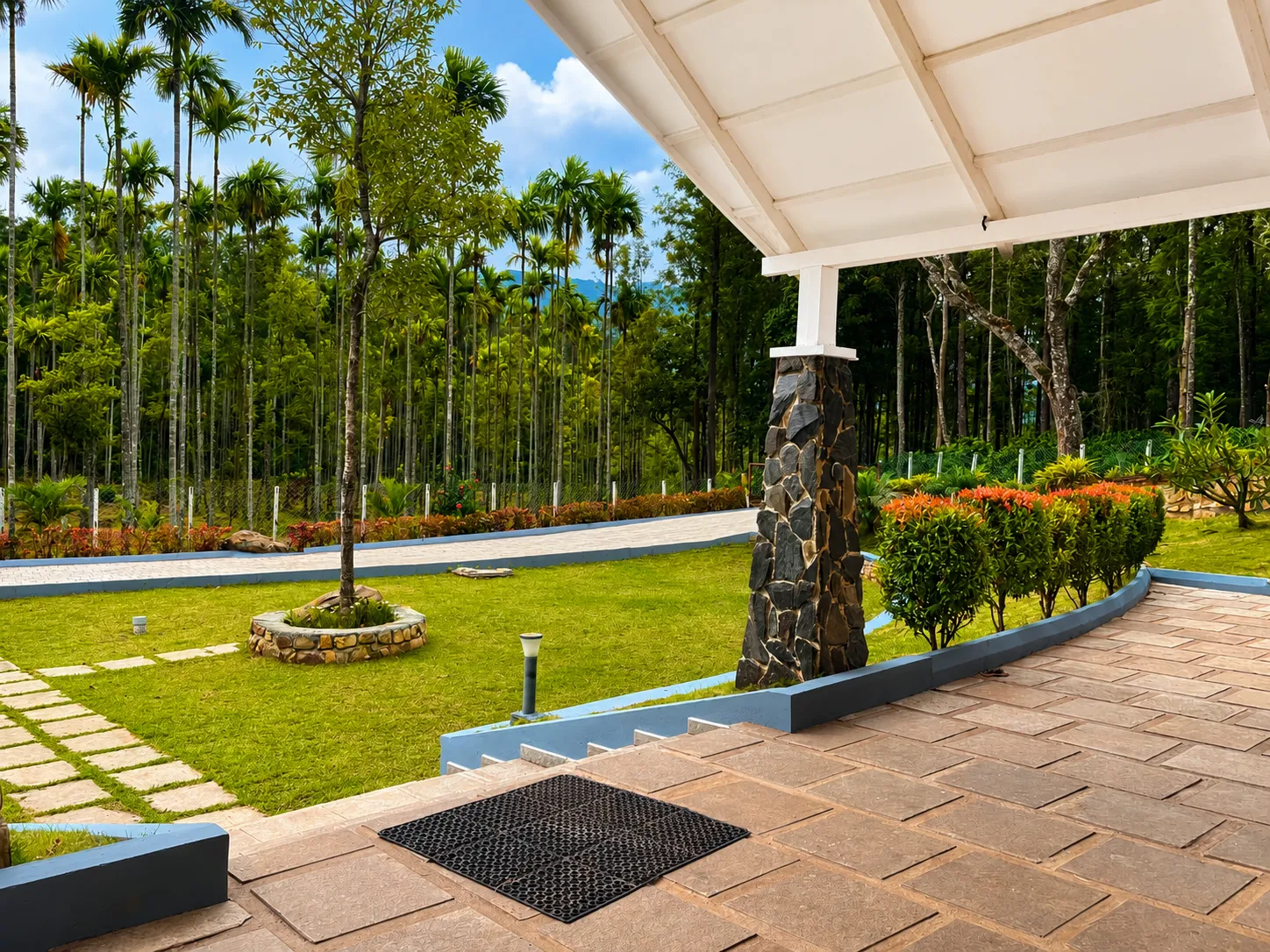 Exterior 5
