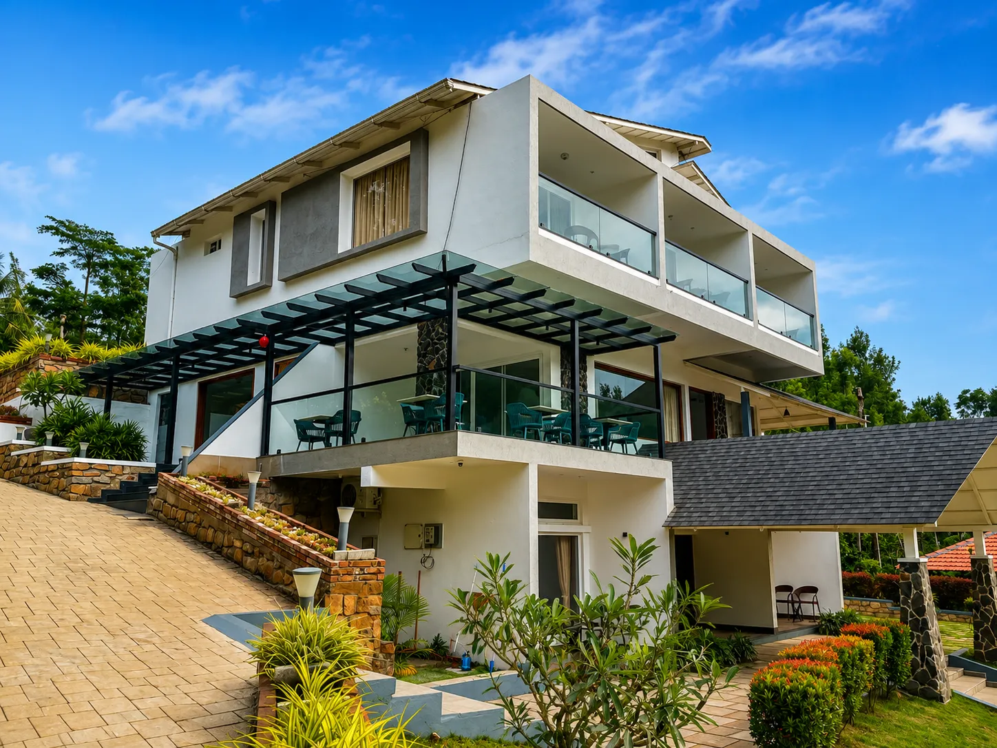 Exterior 10